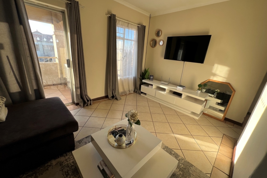 2 Bedroom Property for Sale in Monavoni Gauteng