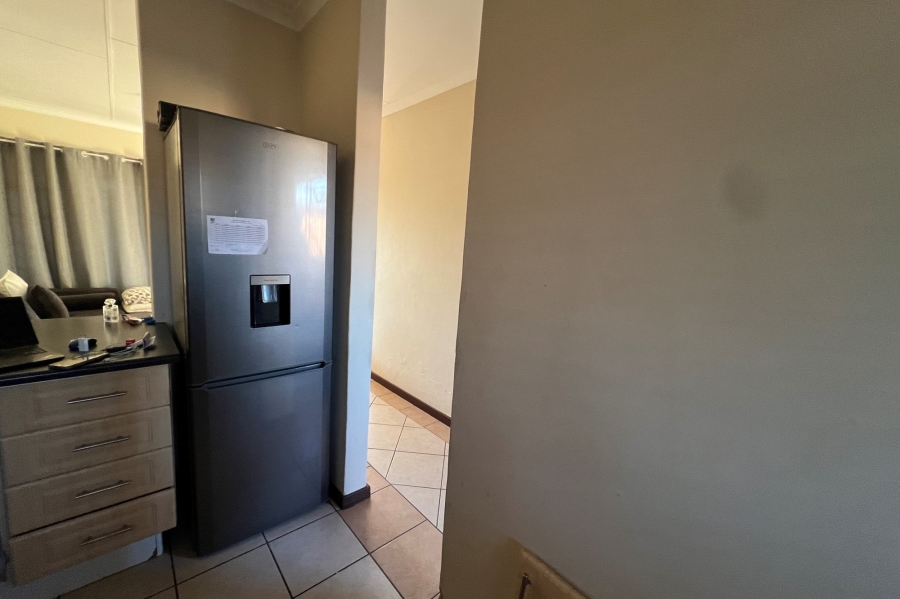 2 Bedroom Property for Sale in Monavoni Gauteng