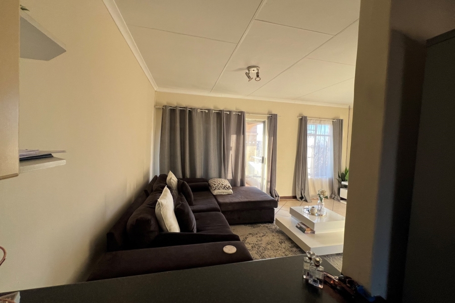 2 Bedroom Property for Sale in Monavoni Gauteng