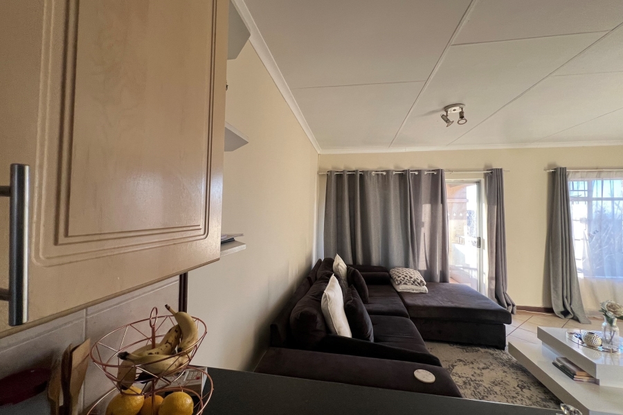 2 Bedroom Property for Sale in Monavoni Gauteng