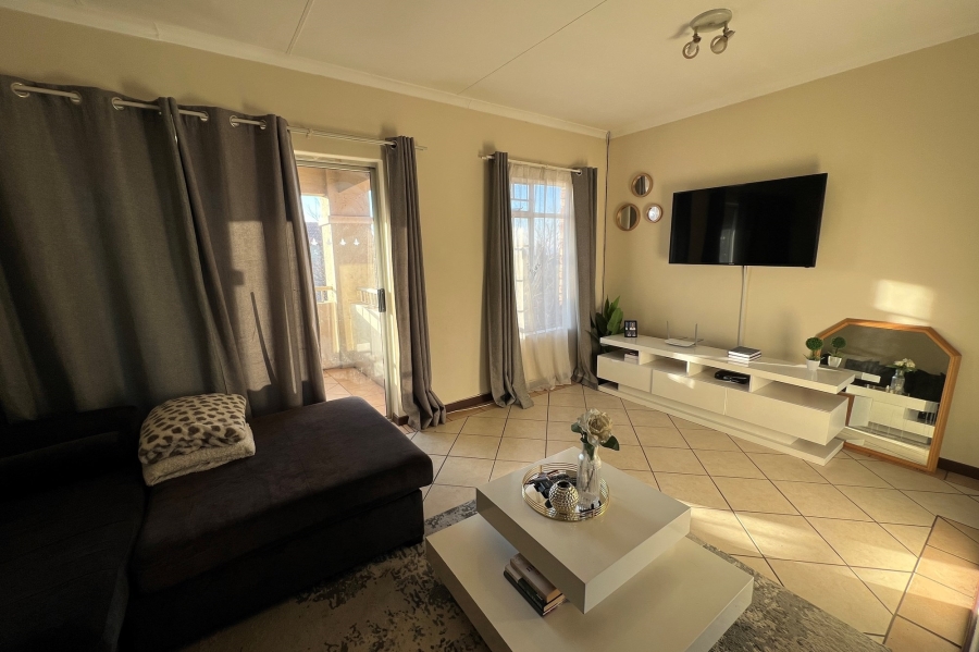 2 Bedroom Property for Sale in Monavoni Gauteng