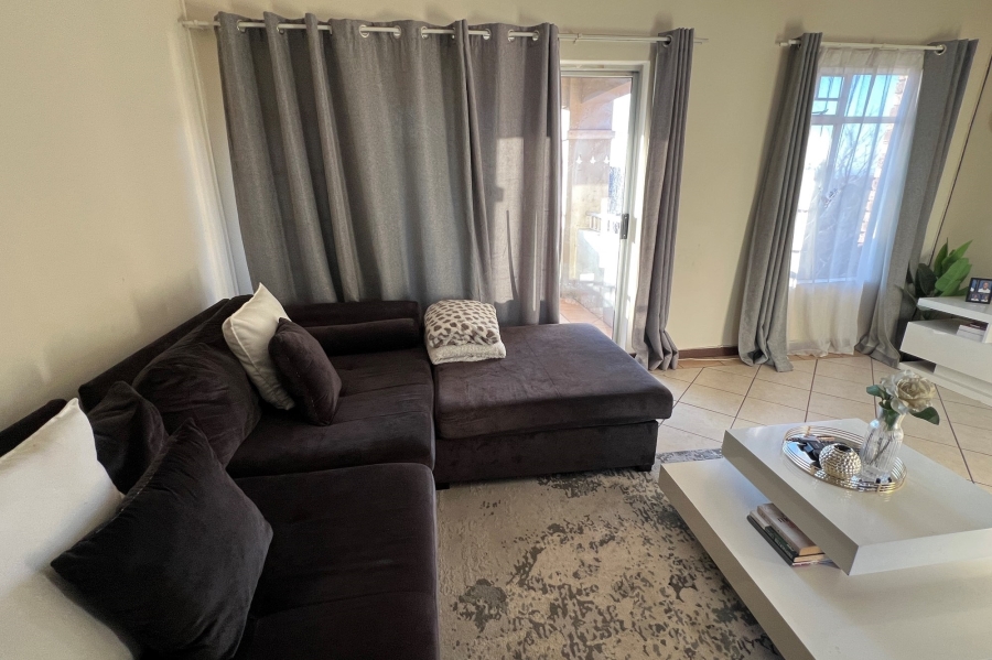 2 Bedroom Property for Sale in Monavoni Gauteng