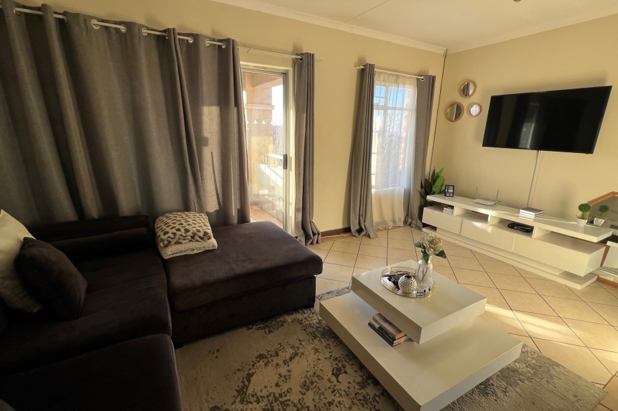 2 Bedroom Property for Sale in Monavoni Gauteng