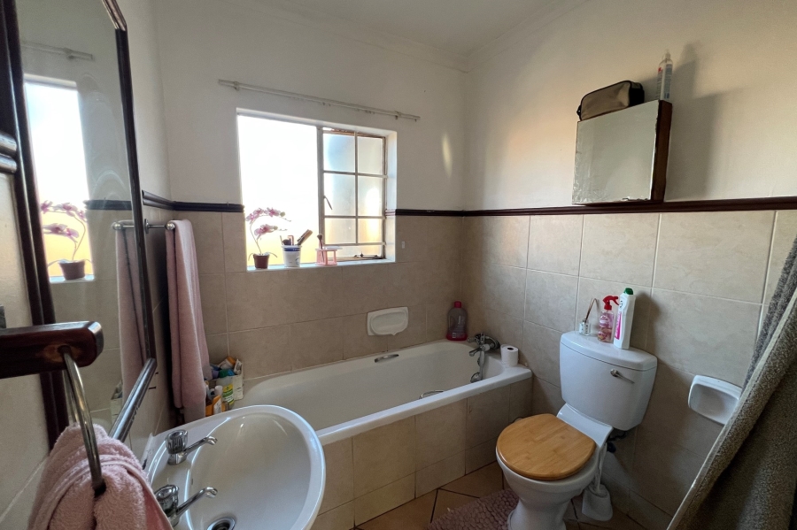 2 Bedroom Property for Sale in Monavoni Gauteng