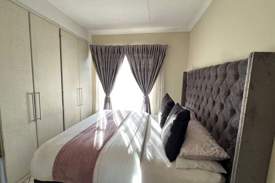 2 Bedroom Property for Sale in Monavoni Gauteng