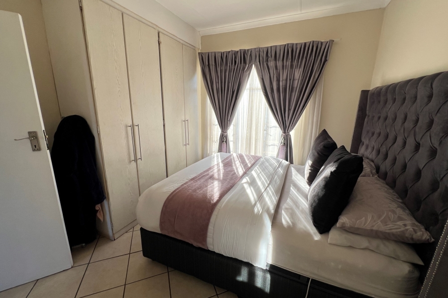 2 Bedroom Property for Sale in Monavoni Gauteng