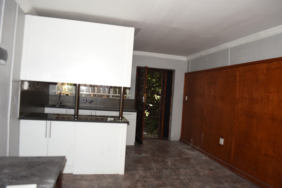 6 Bedroom Property for Sale in Ninapark Gauteng