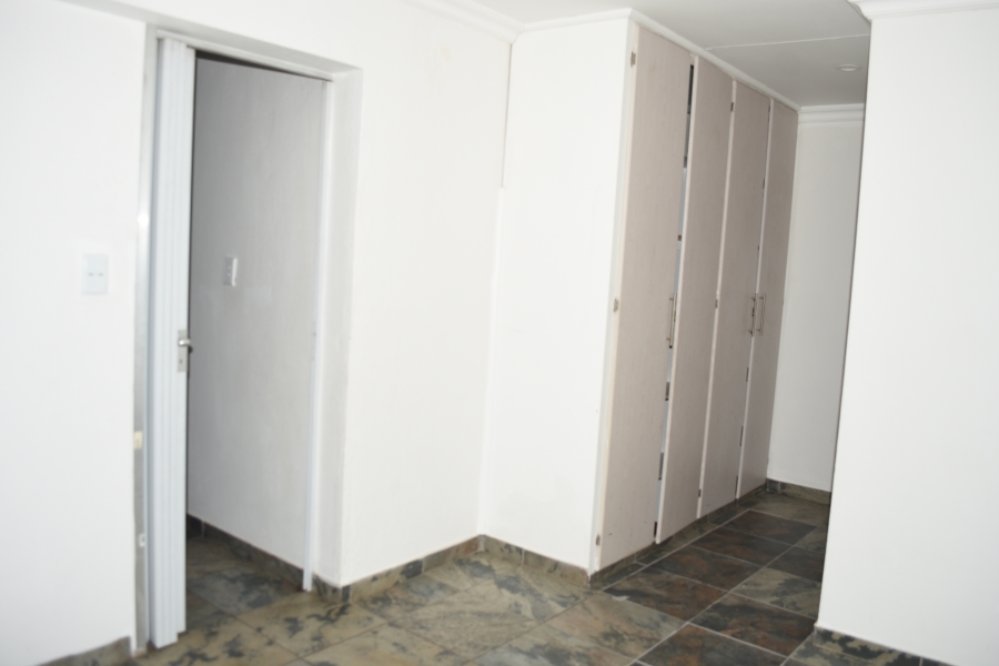 6 Bedroom Property for Sale in Ninapark Gauteng