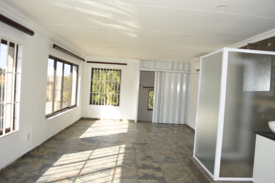 6 Bedroom Property for Sale in Ninapark Gauteng