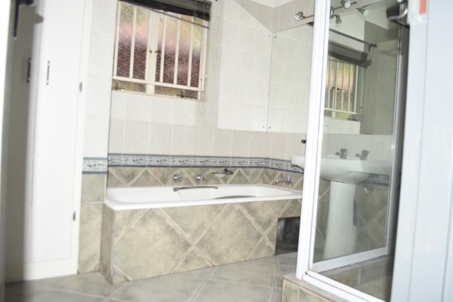 6 Bedroom Property for Sale in Ninapark Gauteng