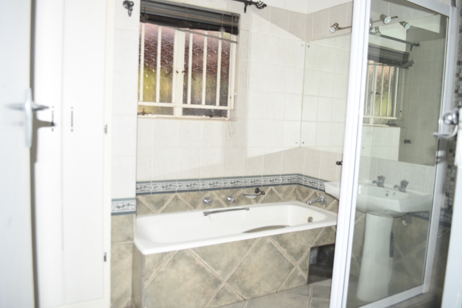 6 Bedroom Property for Sale in Ninapark Gauteng