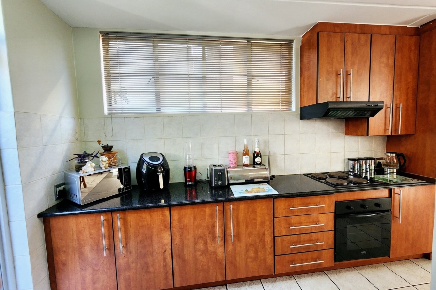 To Let 3 Bedroom Property for Rent in Die Hoewes Gauteng