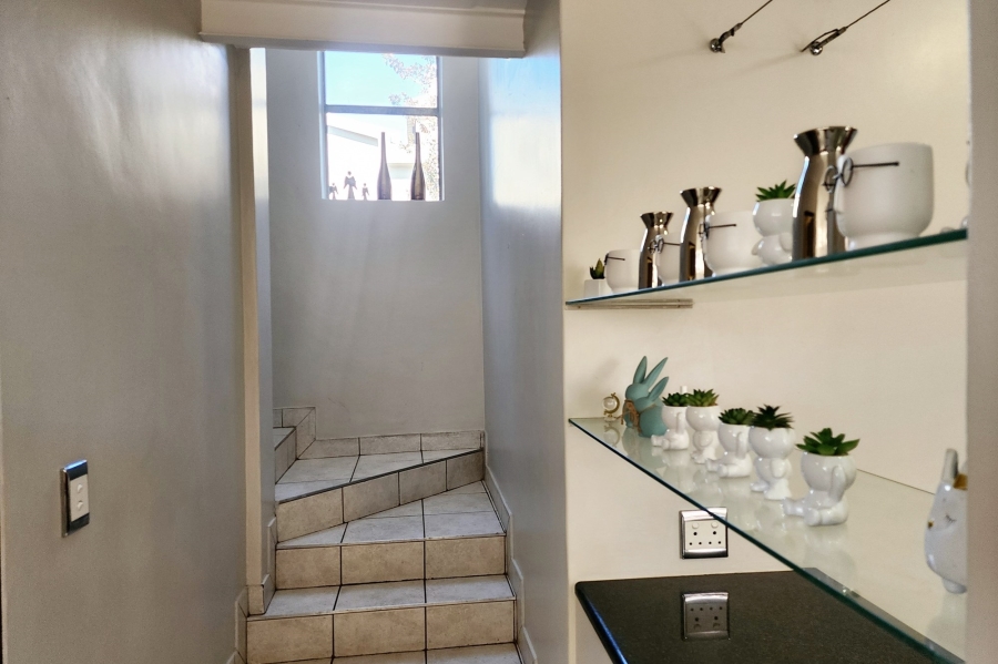 To Let 3 Bedroom Property for Rent in Die Hoewes Gauteng