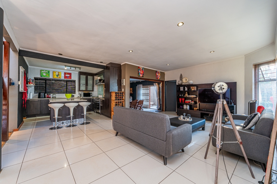 3 Bedroom Property for Sale in Roodekrans Gauteng