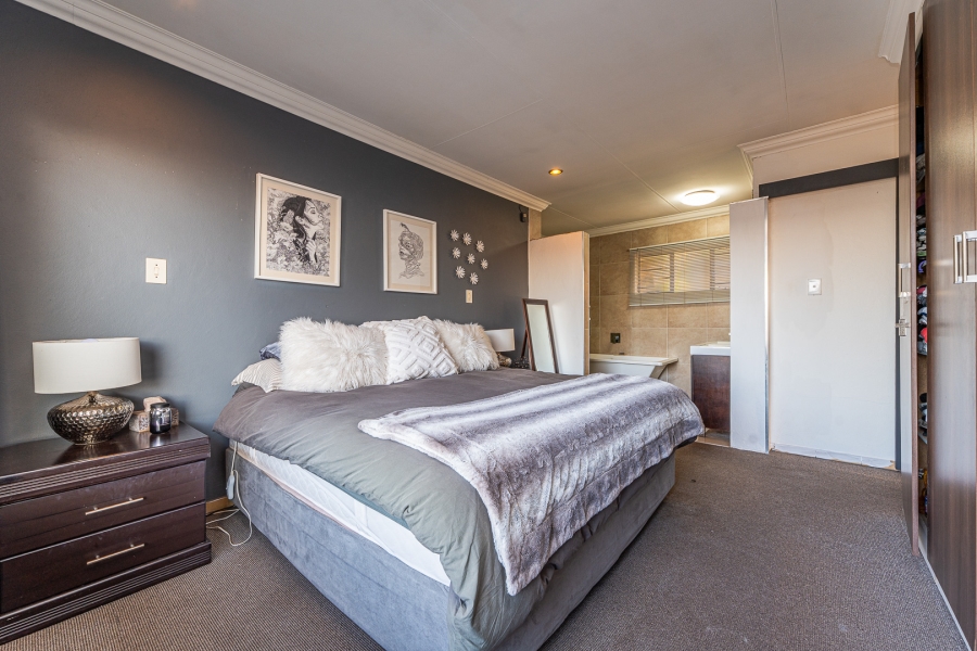 3 Bedroom Property for Sale in Roodekrans Gauteng