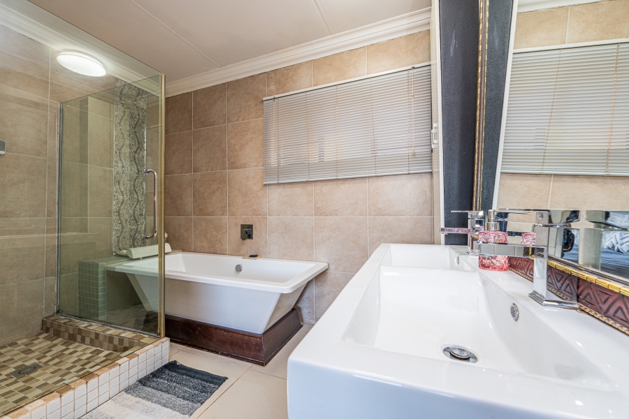 3 Bedroom Property for Sale in Roodekrans Gauteng