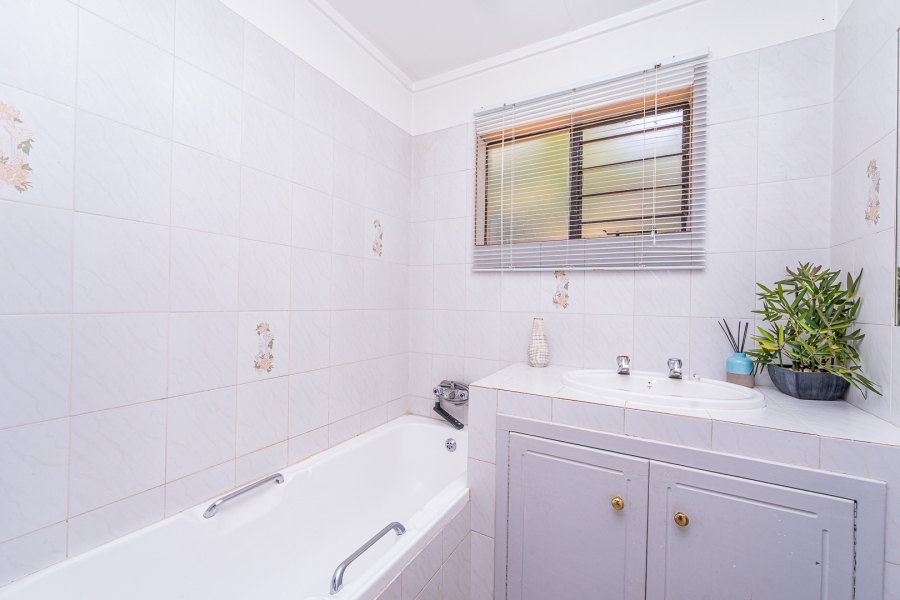 3 Bedroom Property for Sale in Roodekrans Gauteng