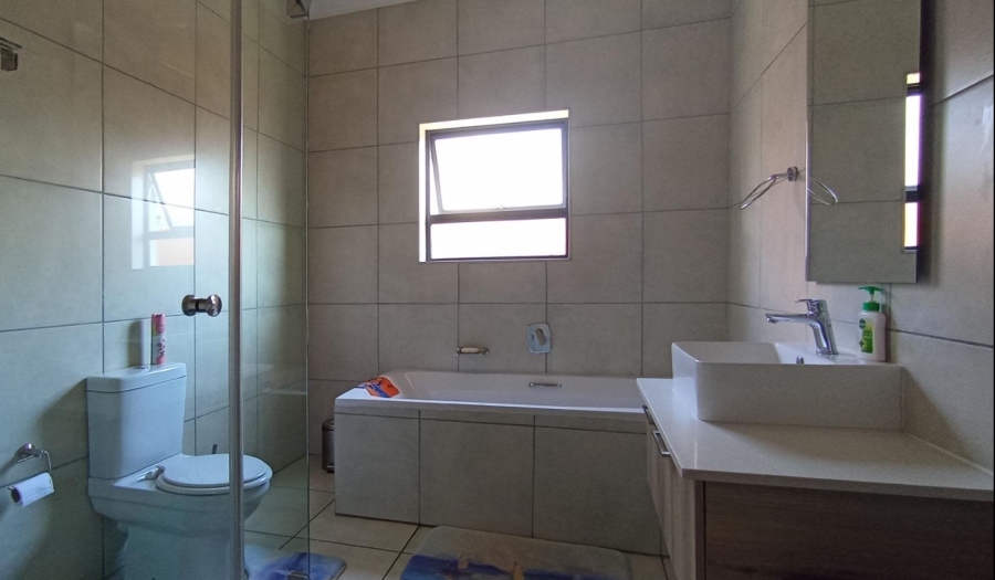 4 Bedroom Property for Sale in Six Fountains Estate Gauteng