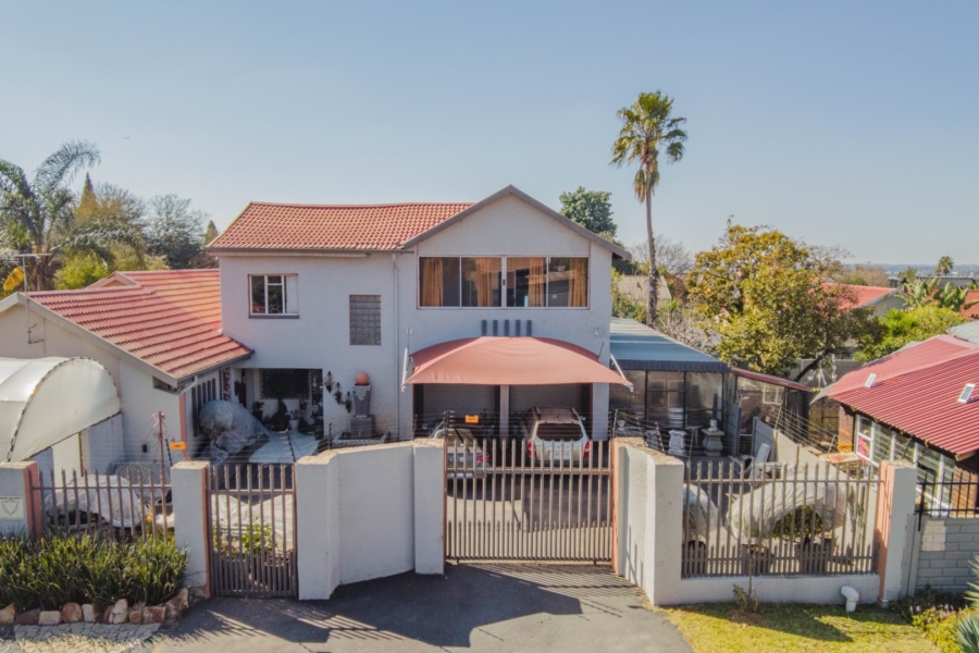 4 Bedroom Property for Sale in Glen Marais Gauteng