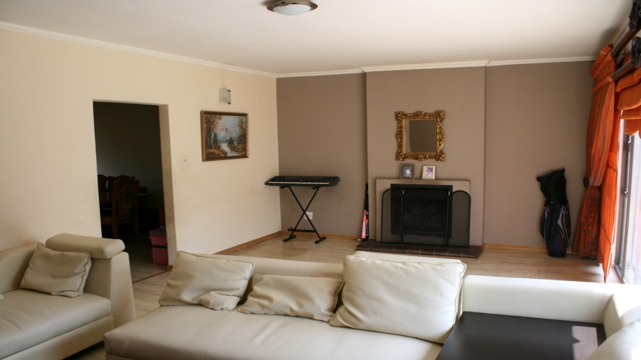 To Let 3 Bedroom Property for Rent in Petervale Gauteng