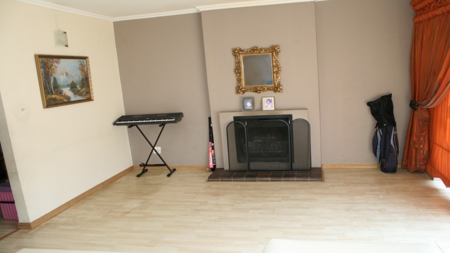 To Let 3 Bedroom Property for Rent in Petervale Gauteng