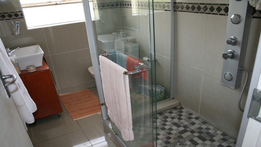 To Let 3 Bedroom Property for Rent in Petervale Gauteng
