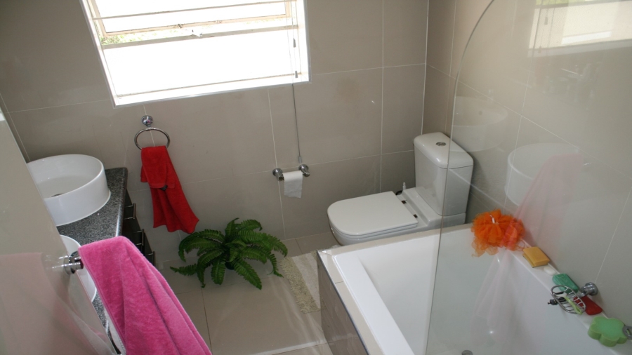 To Let 3 Bedroom Property for Rent in Petervale Gauteng
