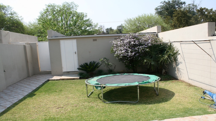 To Let 3 Bedroom Property for Rent in Petervale Gauteng