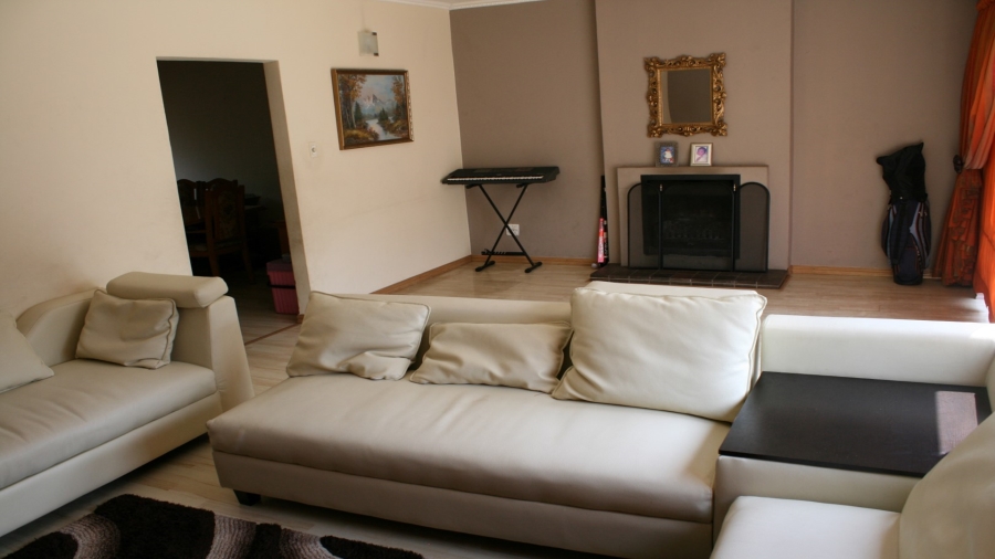 To Let 3 Bedroom Property for Rent in Petervale Gauteng