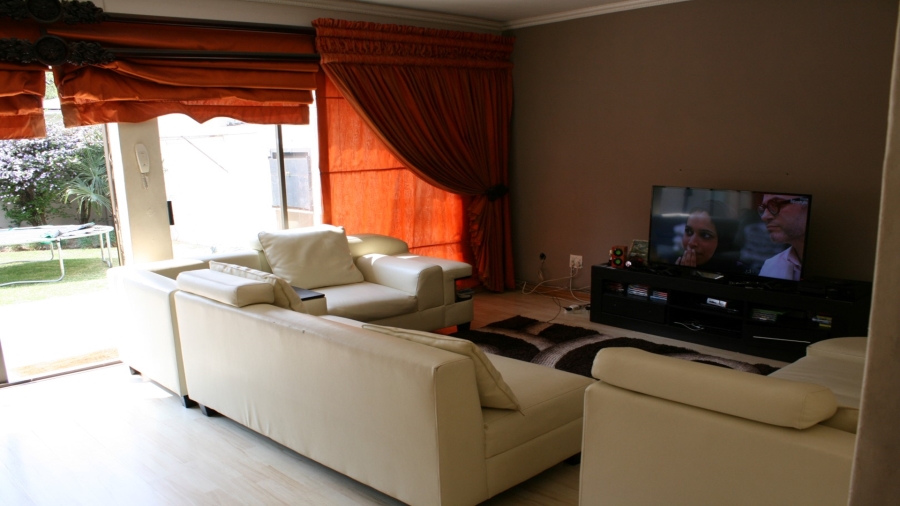 To Let 3 Bedroom Property for Rent in Petervale Gauteng