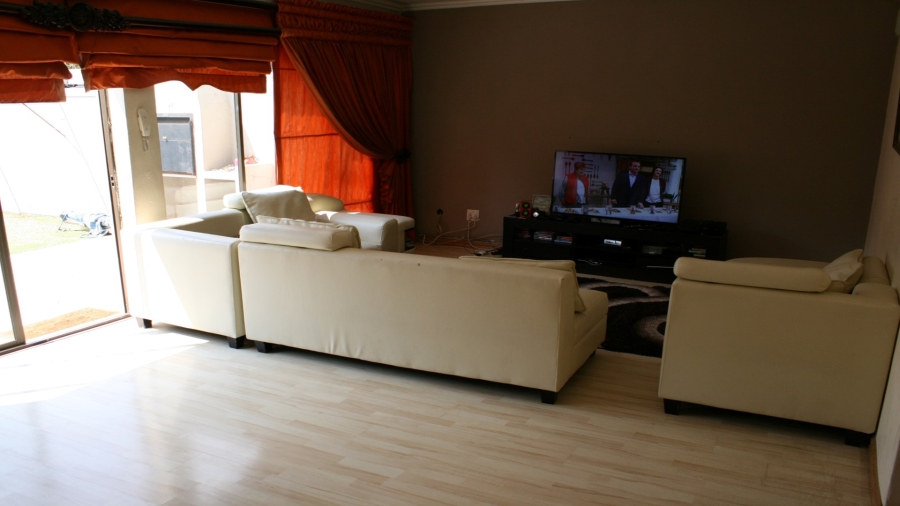 To Let 3 Bedroom Property for Rent in Petervale Gauteng