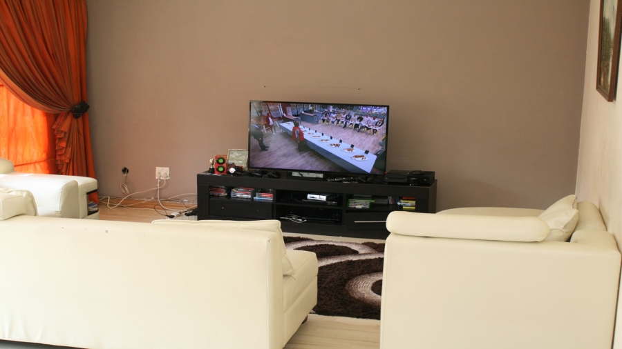 To Let 3 Bedroom Property for Rent in Petervale Gauteng
