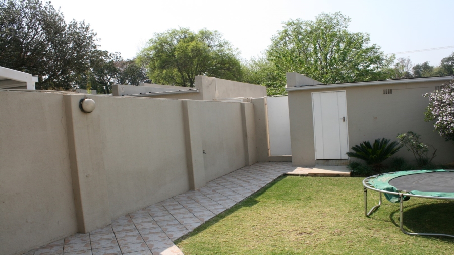 To Let 3 Bedroom Property for Rent in Petervale Gauteng