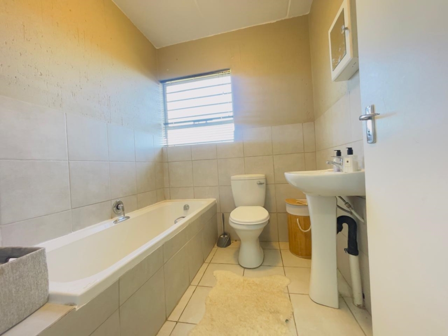 To Let 2 Bedroom Property for Rent in Wilgeheuwel Gauteng