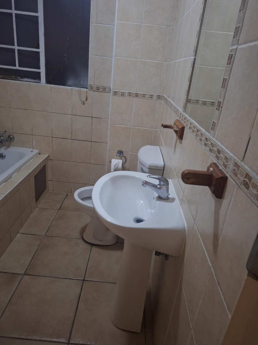 To Let 2 Bedroom Property for Rent in Castleview Gauteng
