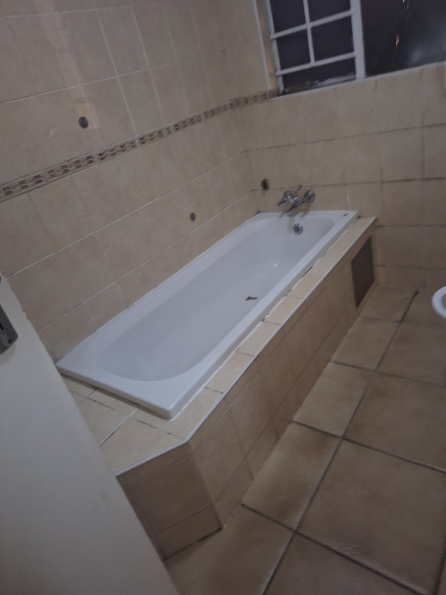 To Let 2 Bedroom Property for Rent in Castleview Gauteng