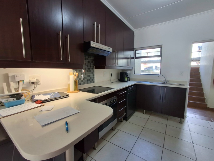 2 Bedroom Property for Sale in Greenstone Hill Gauteng
