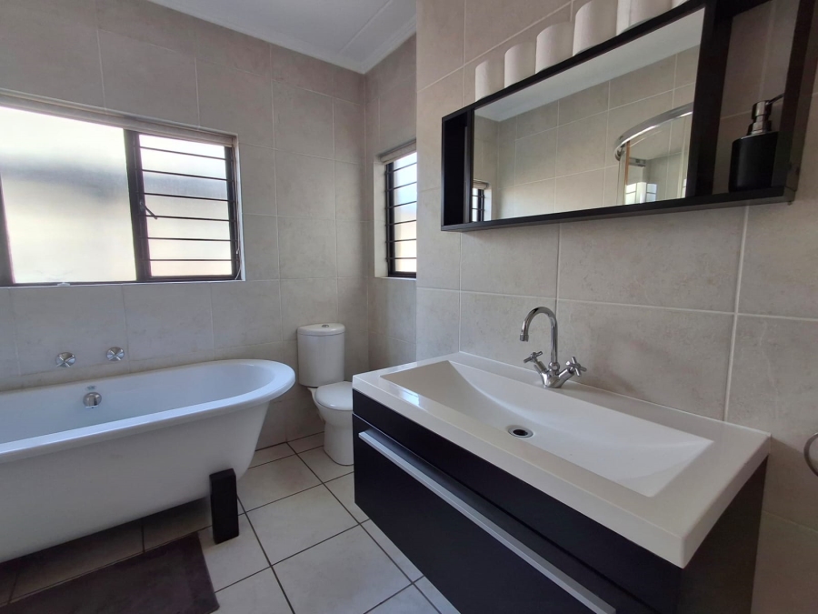 2 Bedroom Property for Sale in Greenstone Hill Gauteng