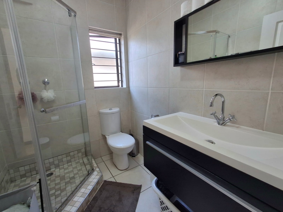 2 Bedroom Property for Sale in Greenstone Hill Gauteng