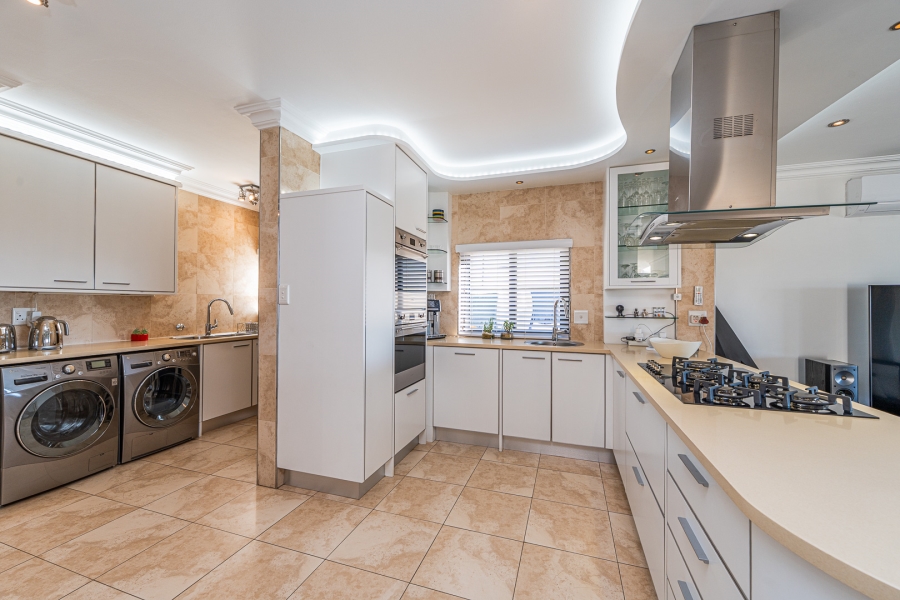 4 Bedroom Property for Sale in Constantia Kloof Gauteng