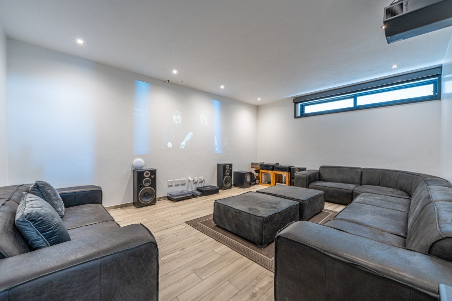 4 Bedroom Property for Sale in Constantia Kloof Gauteng