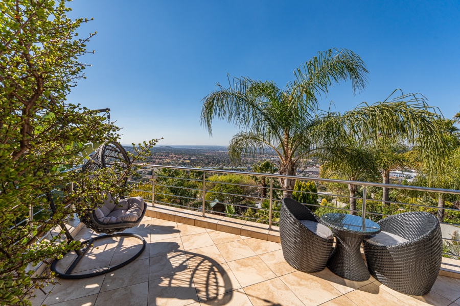 4 Bedroom Property for Sale in Constantia Kloof Gauteng