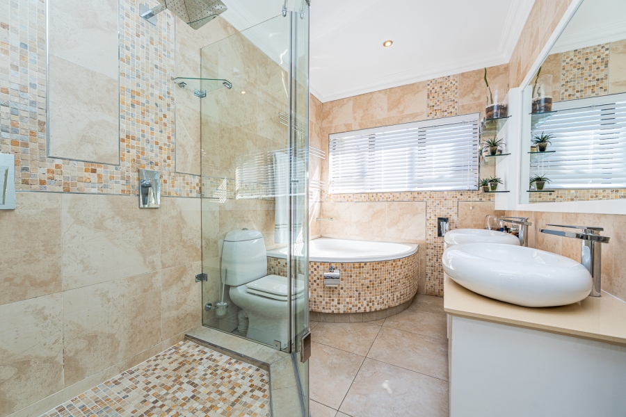 4 Bedroom Property for Sale in Constantia Kloof Gauteng
