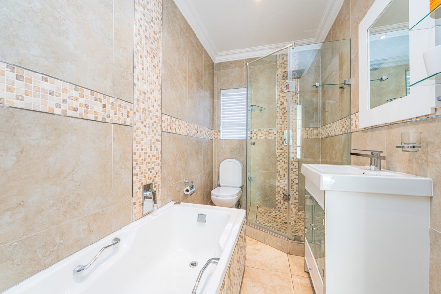 4 Bedroom Property for Sale in Constantia Kloof Gauteng