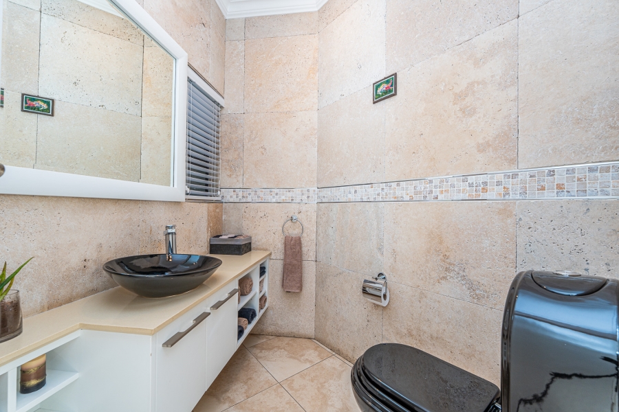 4 Bedroom Property for Sale in Constantia Kloof Gauteng