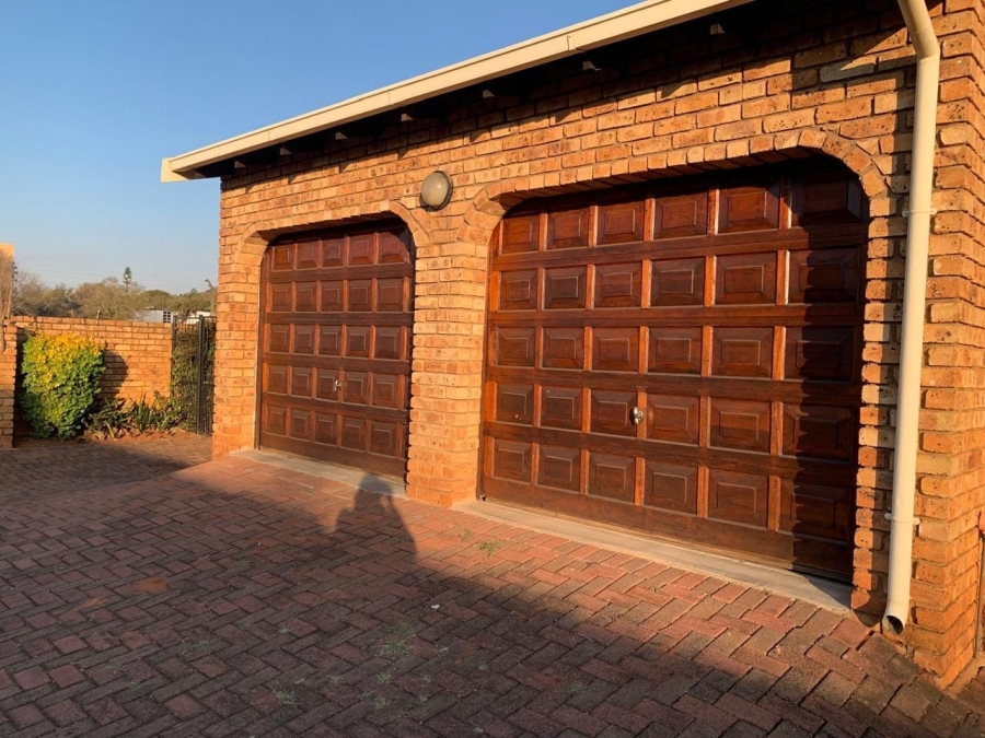 4 Bedroom Property for Sale in Die Wilgers Gauteng
