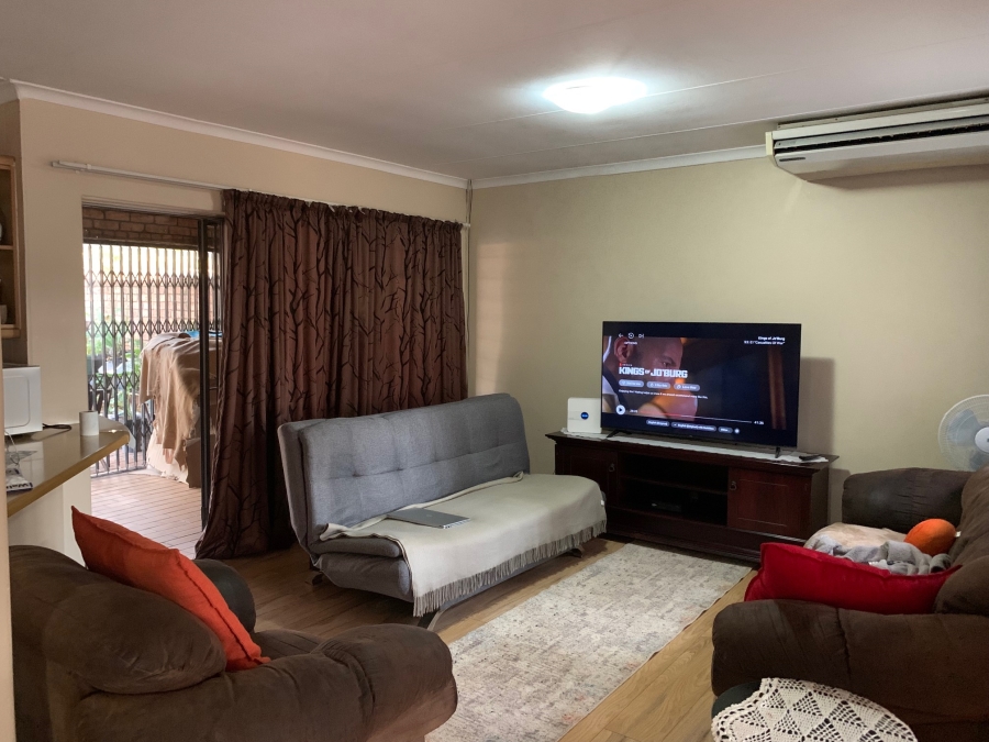 4 Bedroom Property for Sale in Die Wilgers Gauteng