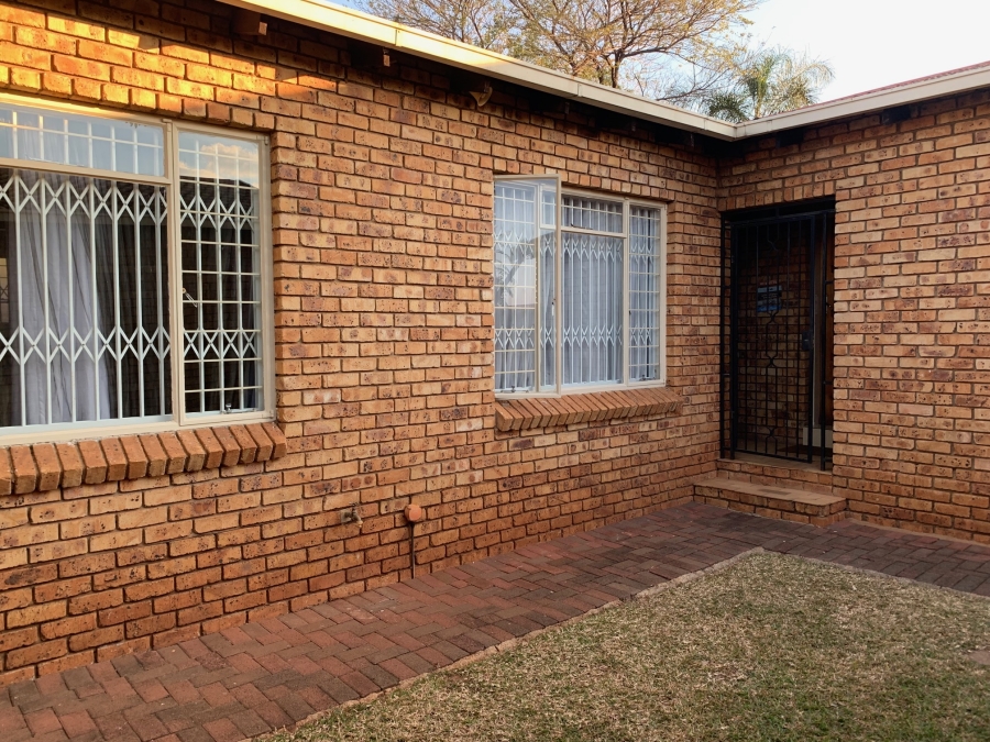 4 Bedroom Property for Sale in Die Wilgers Gauteng
