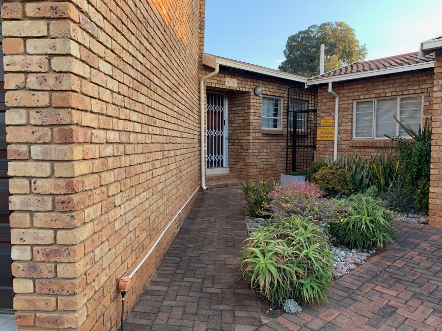 4 Bedroom Property for Sale in Die Wilgers Gauteng
