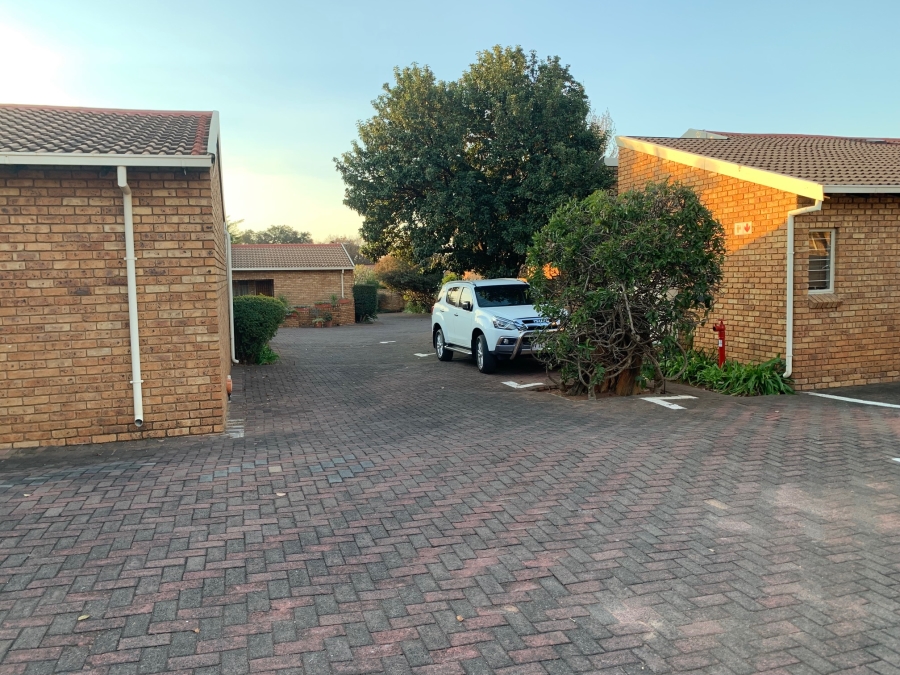 4 Bedroom Property for Sale in Die Wilgers Gauteng
